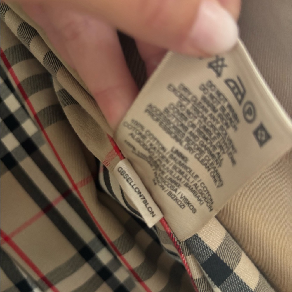 Burberry Khaki Trench Coat with Signature Check Lining - Picture 9 of 16